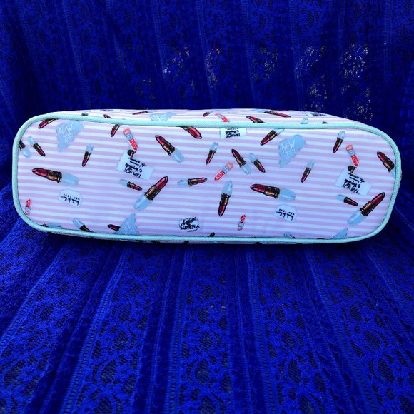 SOLD!! Nicole Miller NYC Extra Large Cosmetic Bag - Picture 6 of 7